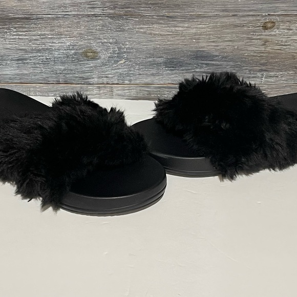 Pink Victoria’s Secret Black Fur Slides Sandals Slippers Size 7 / 8 - Picture 2 of 12